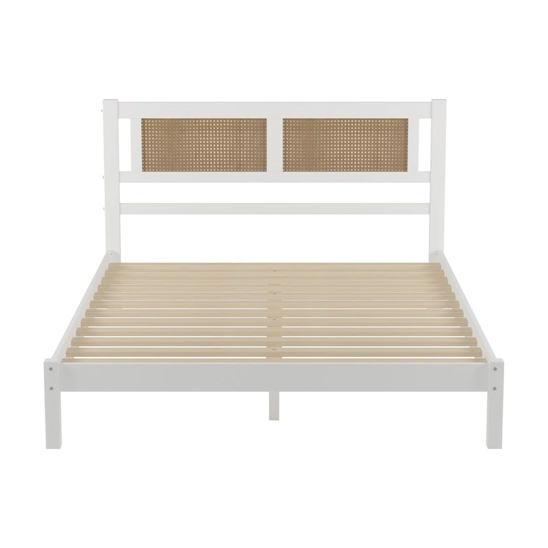 Lit plateforme en bois de style moderne avec tête de lit en rotin naturel