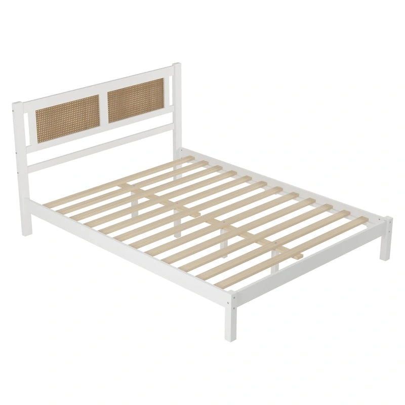 Lit plateforme en bois de style moderne avec tête de lit en rotin naturel
