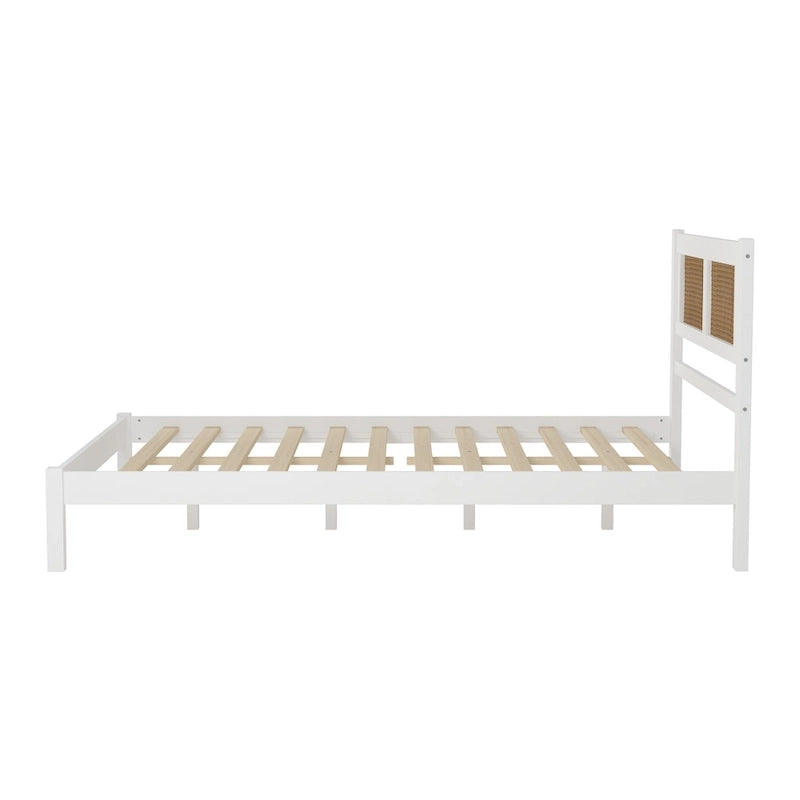Lit plateforme en bois de style moderne avec tête de lit en rotin naturel