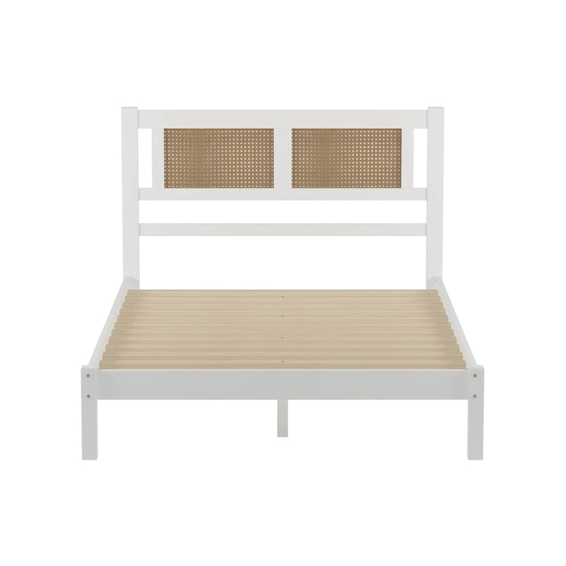 Lit plateforme en bois de style moderne avec tête de lit en rotin naturel