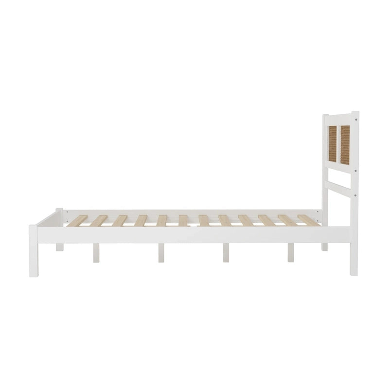 Lit plateforme en bois de style moderne avec tête de lit en rotin naturel