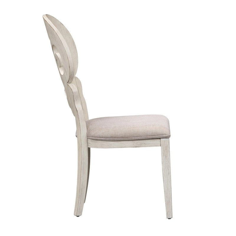 Table et chaises rétro à base blanche de style ferme