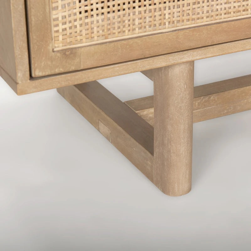 Buffet quatre portes en rotin et bois massif brun clair
